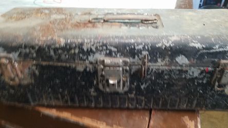 Metal tool box