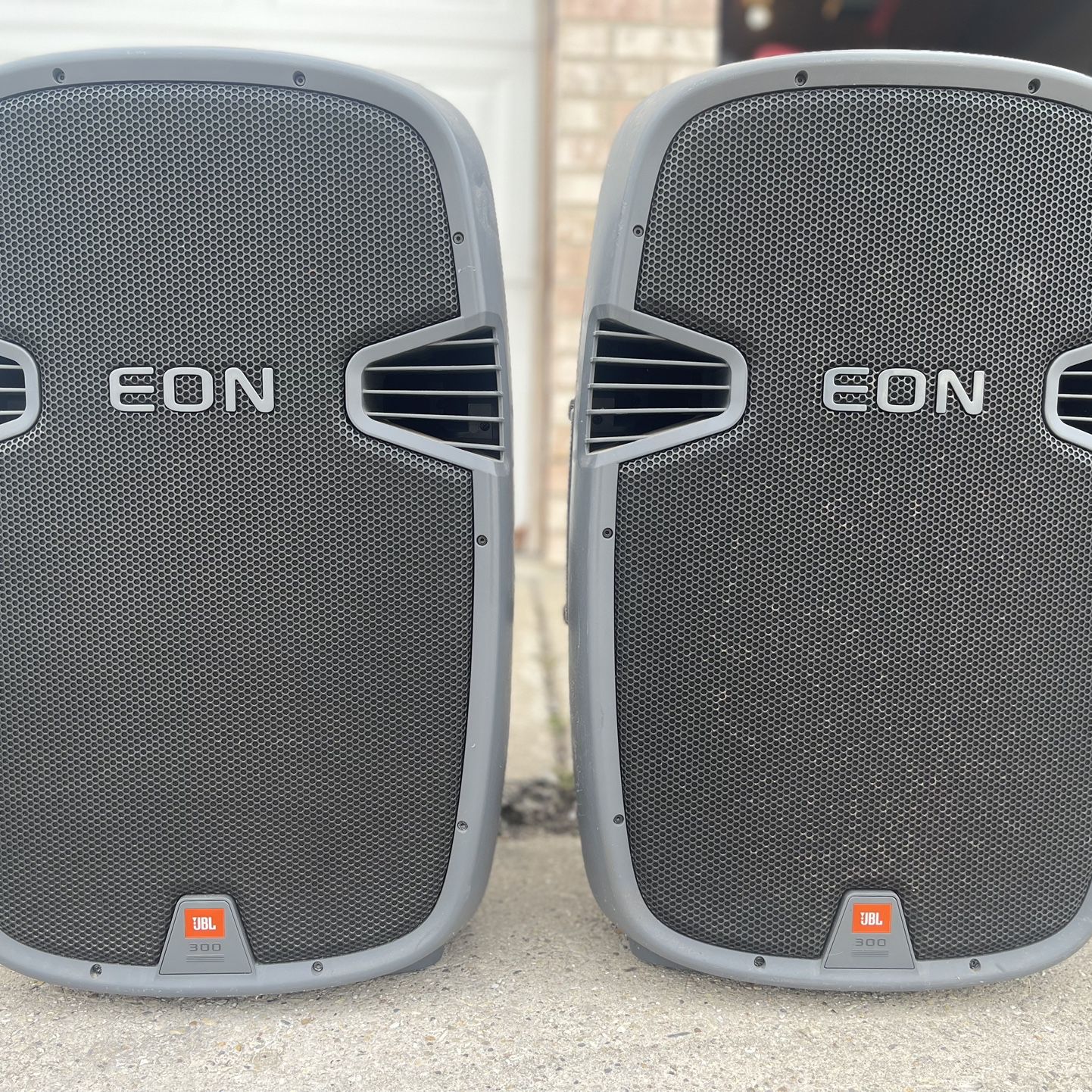 2 - JBL EON 305 Speakers