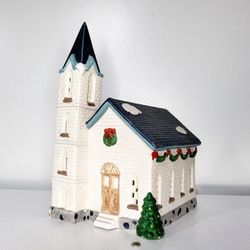 Vintage Christmas Town Village Church Porcelain Light Up Rare Unique Lighted House

Comes with electric cord & light bulb


5 1/2" across approx 9" hi