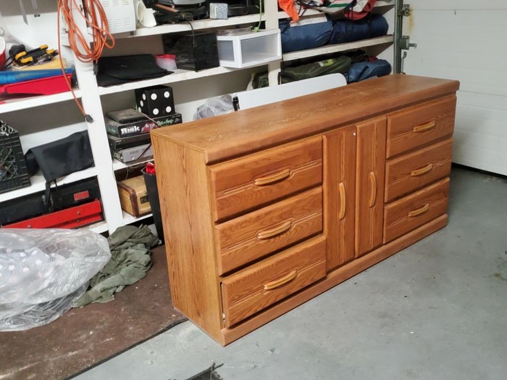 Dresser And Headboard/night Stands