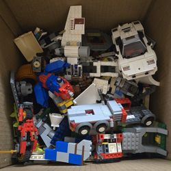 10.2lbs Of Lego Bulk and Possible Sets
