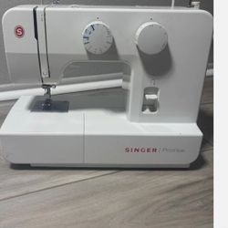 Singer Sewing Machine Runs Great Excellent Condition $59 Firm