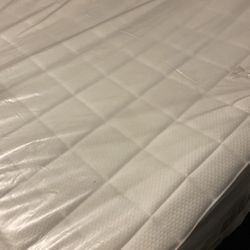 Design Within Reach mattress made in Italy NEW