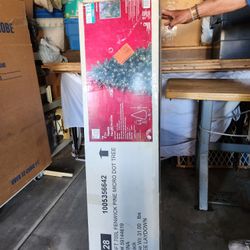 7.5 ft Christmas Tree