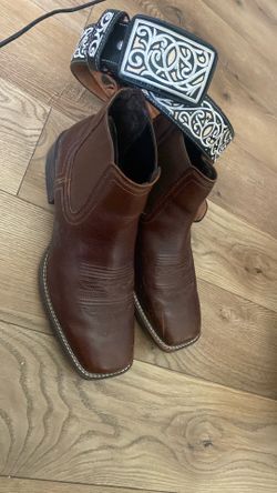 Ariat boots size 13  comes with belt to  60$
