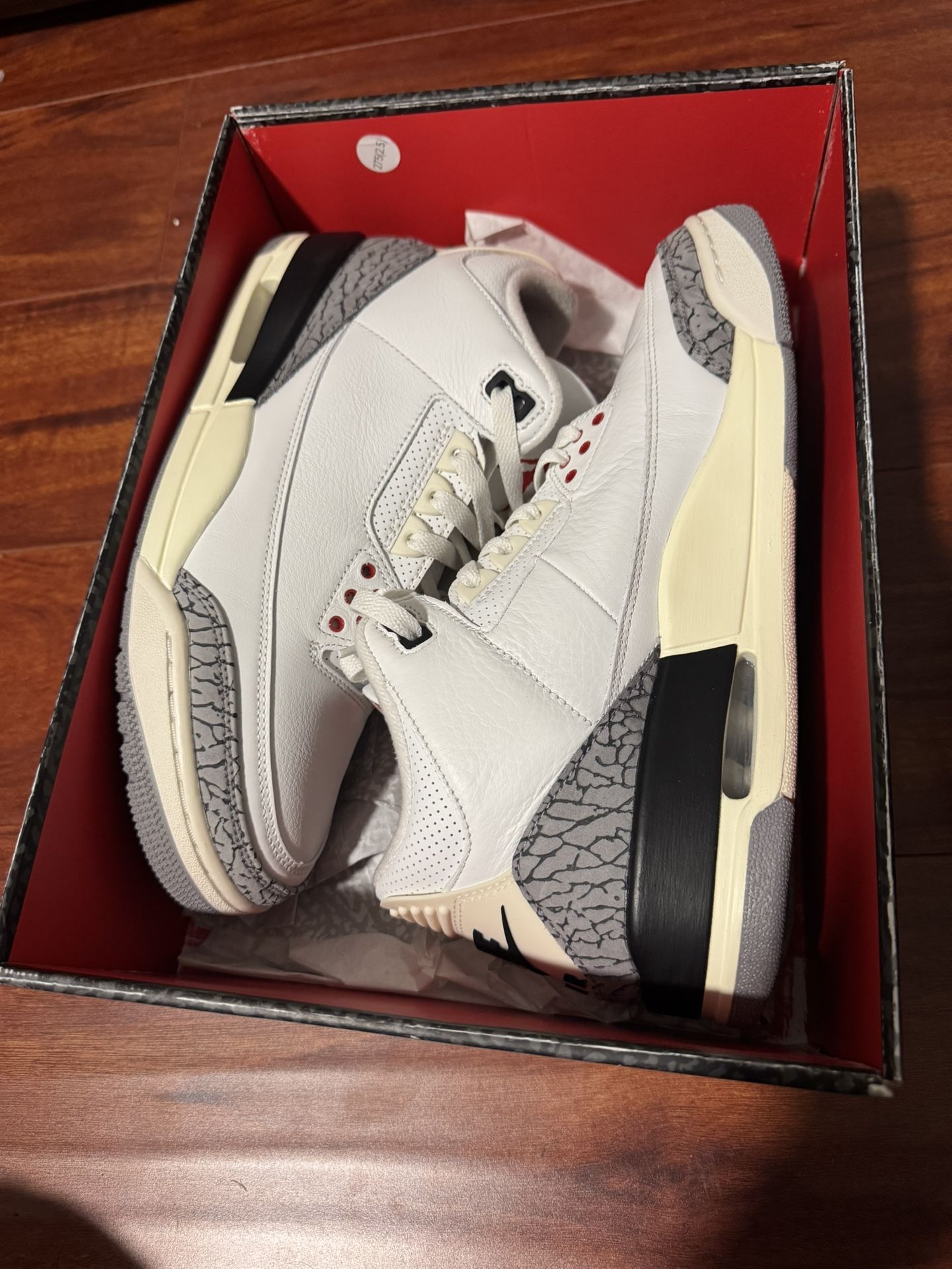 Jordan 3 White cement Reimagined 9.5 (Like New)
