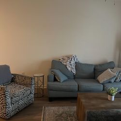 Couch with queen size pull out bed