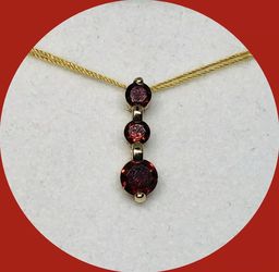Gorgeous 10K Yellow Gold Garnet 3-Stone Pendant