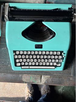 Royal classic typewriter