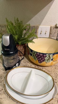 Kitchen Items Bundle – Ninja Chopper & Serving Dishes