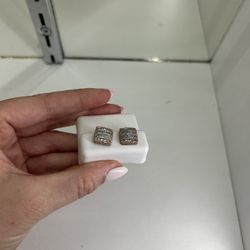 14kt gold earrings 4grams natural diamonds 