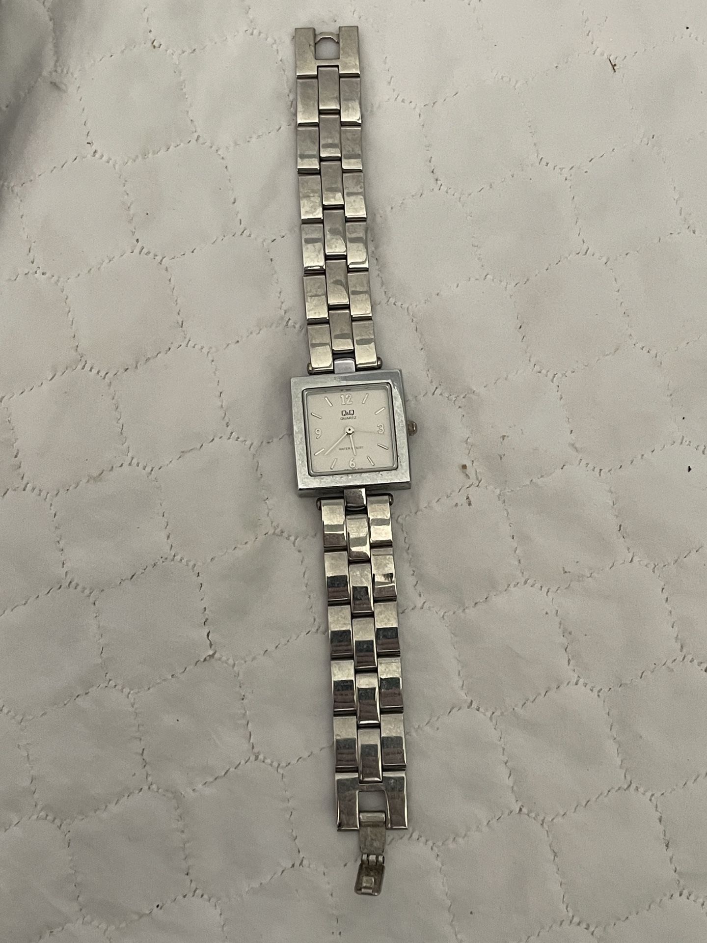 Vintage Square Shaped Q&Q Quartz Silver Tone Ladies Wristwatch - V651-214 WLP