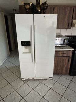 great condition refrigerator