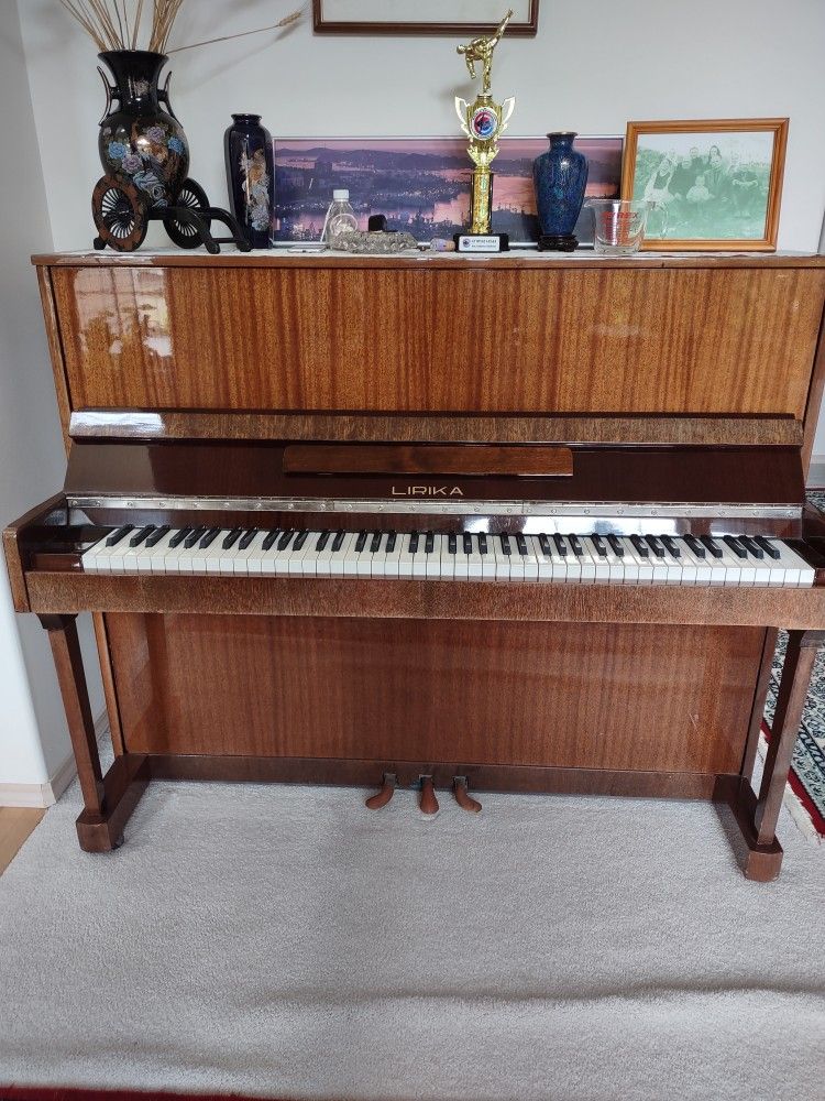 LIRIKA Piano