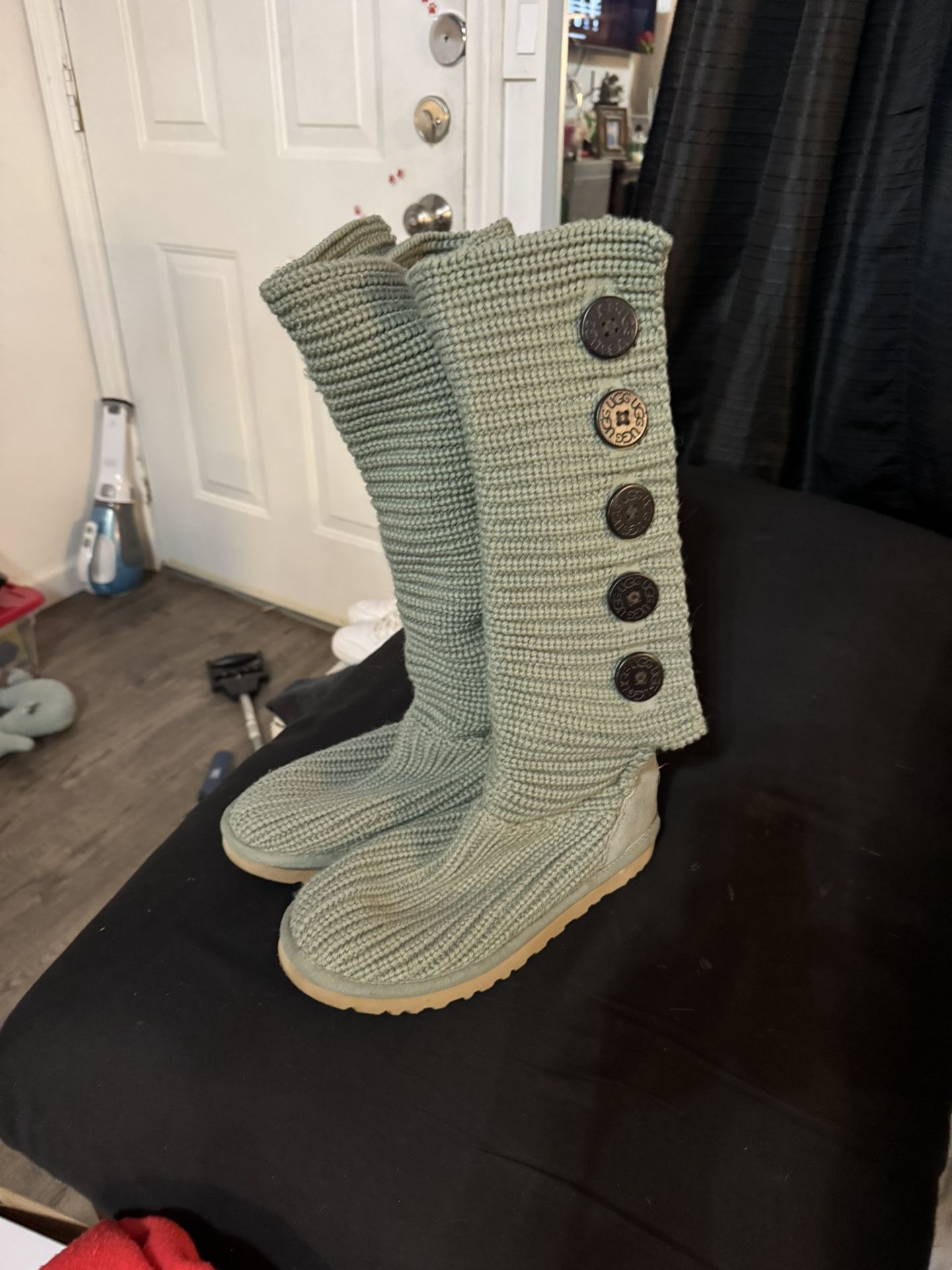 UGG