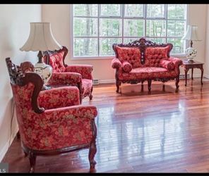 Victorian 8pc Style Carved Wood Sofa and Armchair Set 2 beautiful lamps 2 end tables & center table