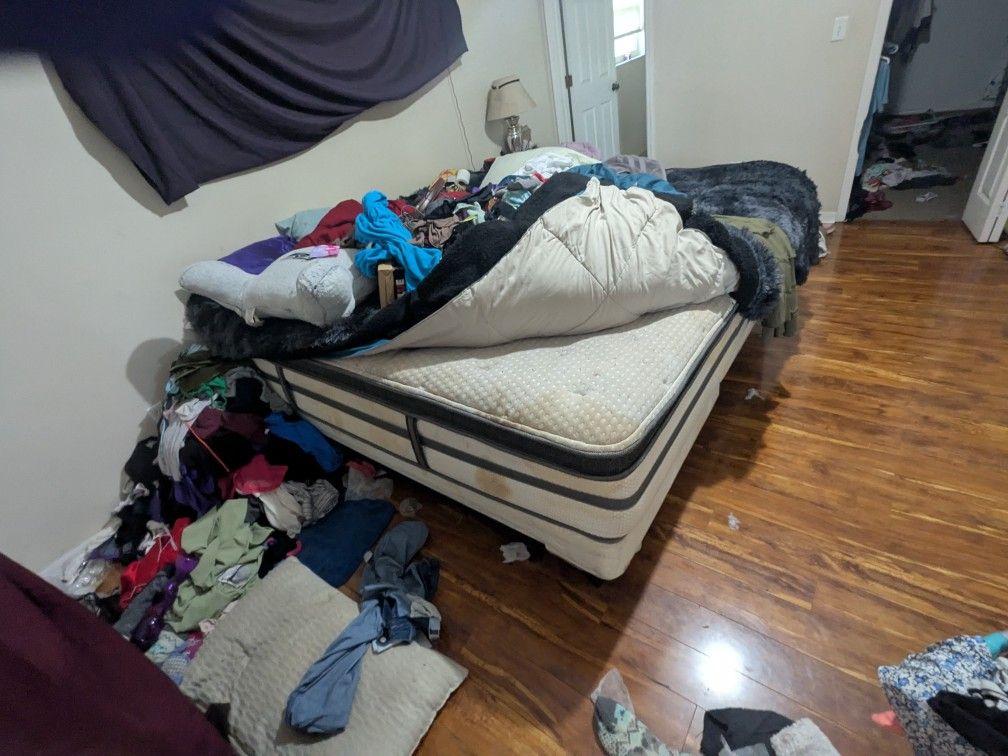 King Bed With Metal Frame