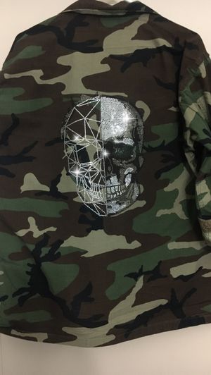 Photo Beautiful vintage military camouflage jacket reworked with rhinestone skull on the back size Large