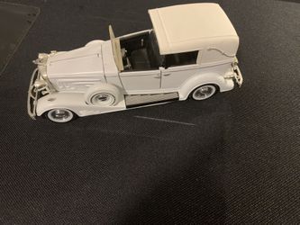 beautiful historical typewriter in good condition