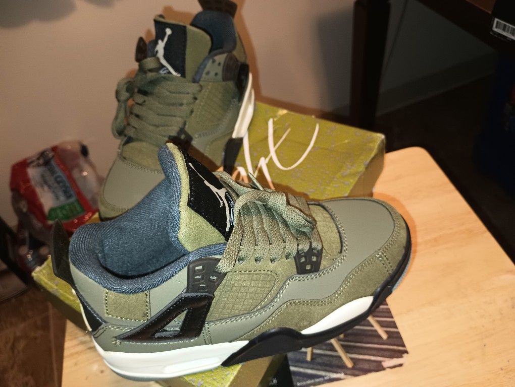 Jordan 4s Olives Brand New 