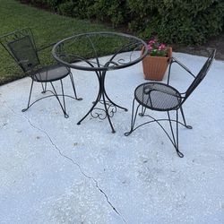 Rod iron small table and chairs