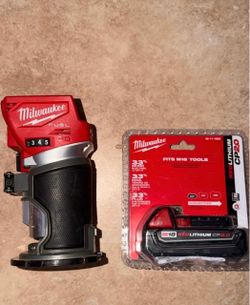Milwaukee m18 compact  router and 2.0 battery
