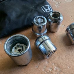 Honda Ridgeline OEM Wheel Lock