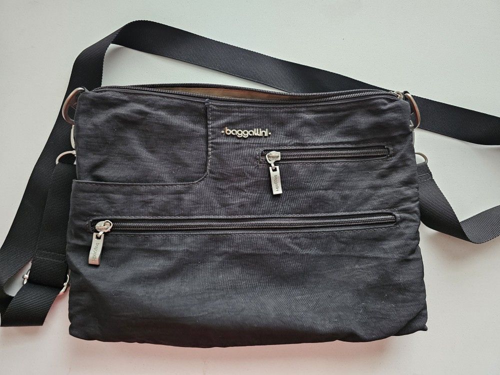 Black Baggallini Crossbody/ Shoulder Bag 