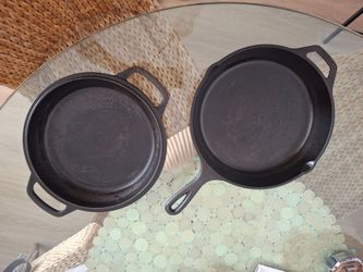 Set of 2 cast iron 10" pans