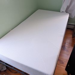Twin Size Memory Foam mattress And Waterproof Cover 