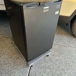 Emerson Mini Fridge Black 4.5 Cu. Ft.