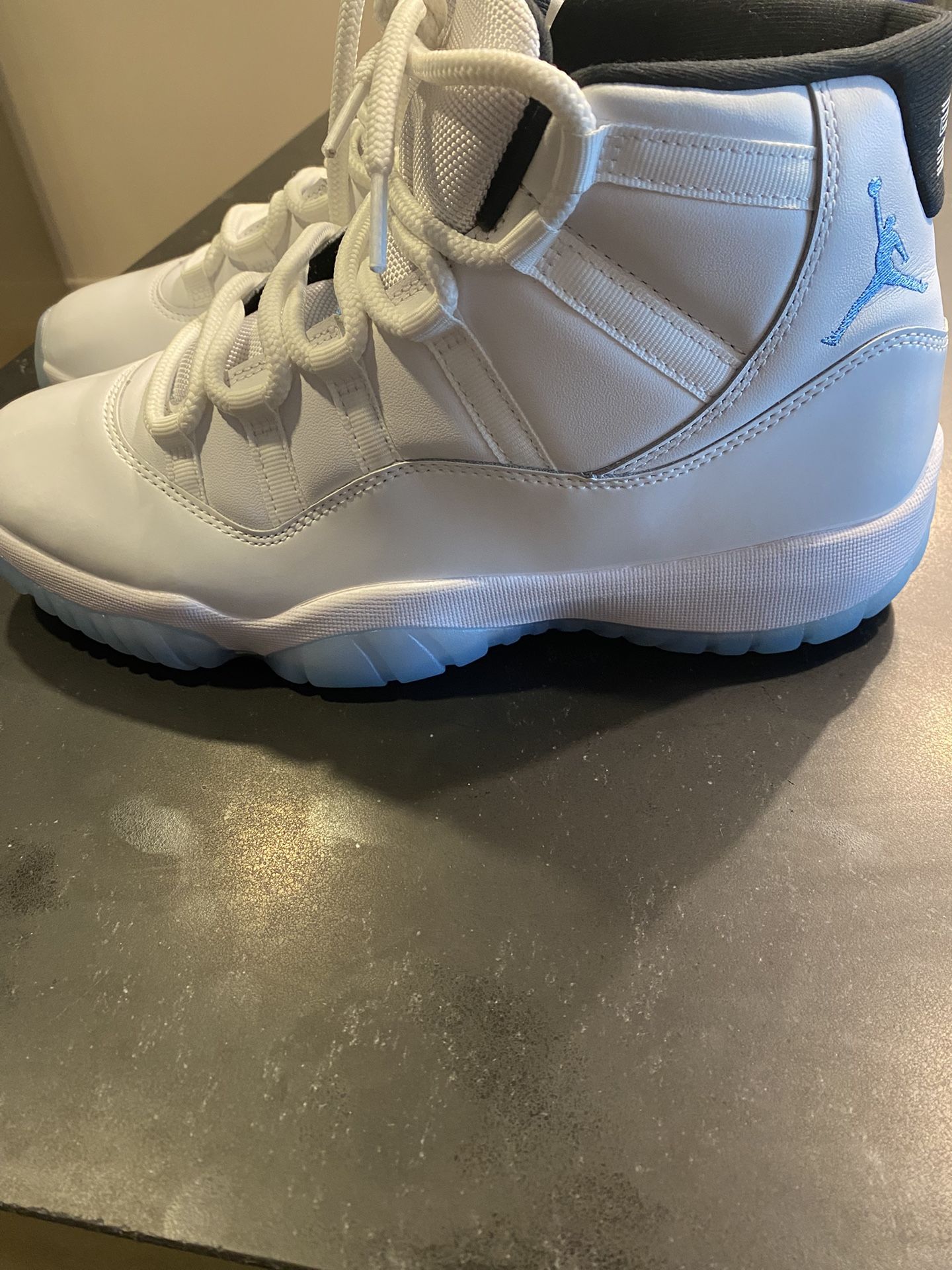 Jordan 11 legend blue 2024