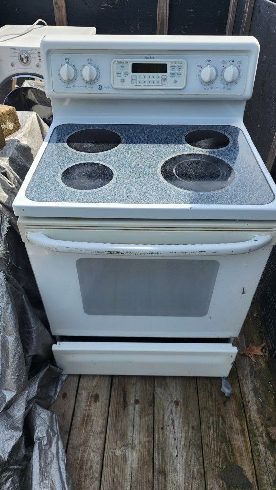 GE Electric Stove