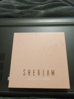She Glam 3D Pro Face Palette