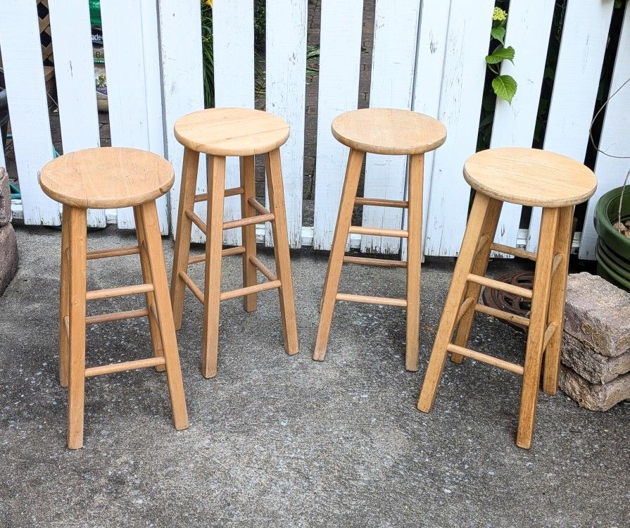 4 Wood Bar Stools. Pick Up in Haddon Heights NJ