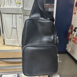 Calvin Klein Women’s Messenger Bag (Black) 