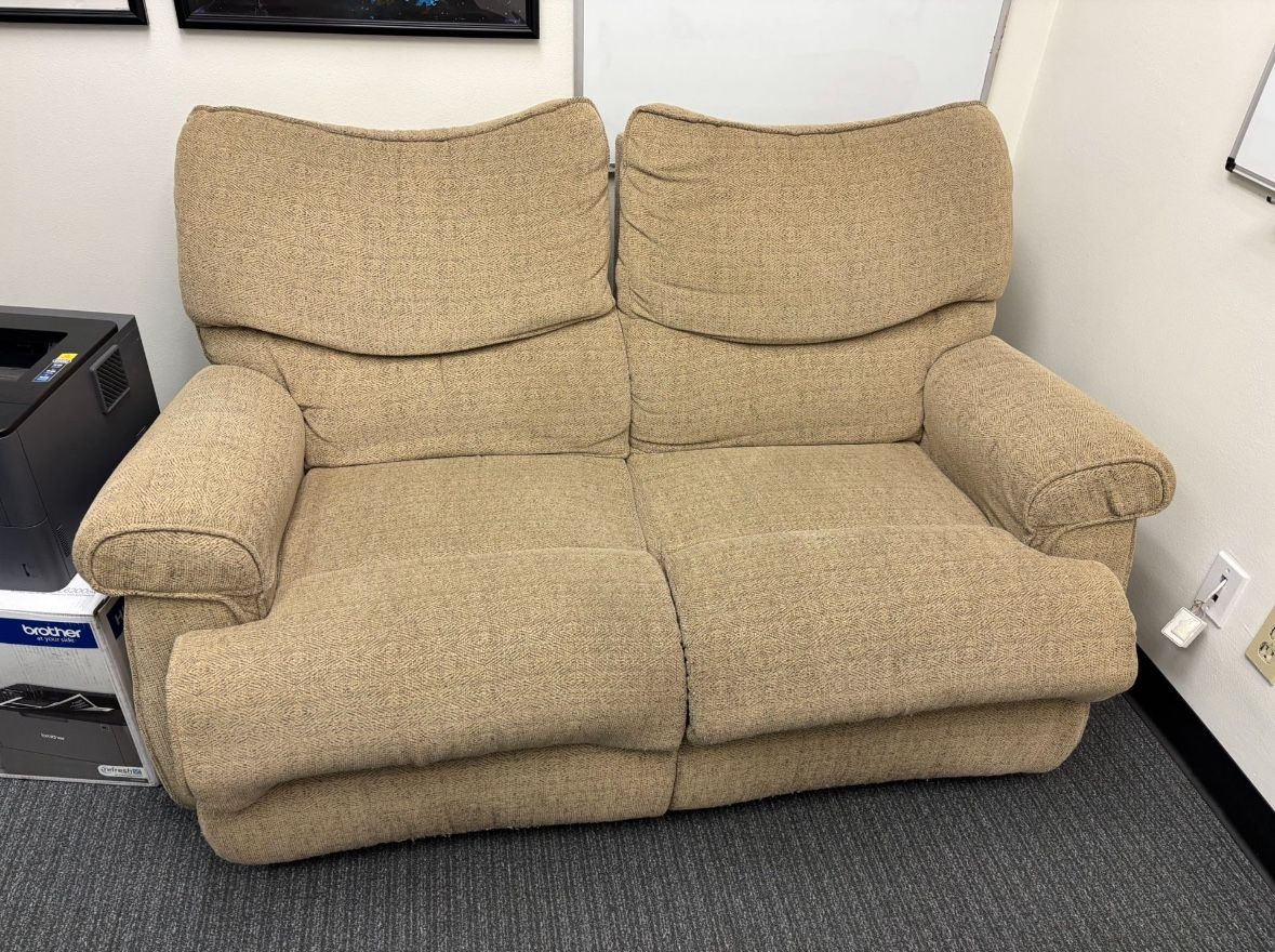 FREE / Love Seat Recliner Couch / FREE