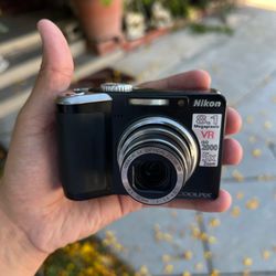 Nikon Coolpix P60 Digital Camera