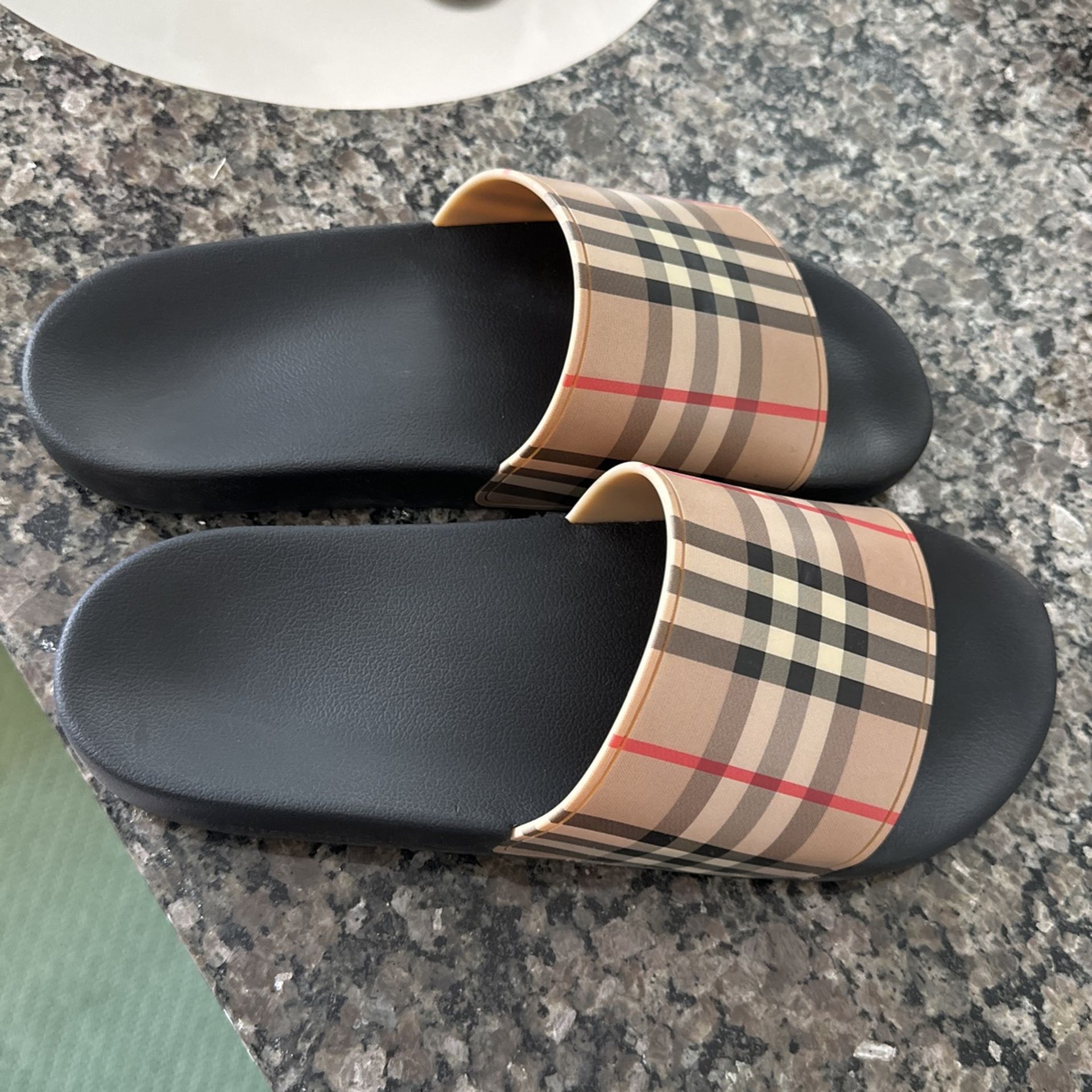 New Men’s Burberry Slides