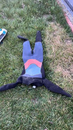 Isurus hooded 4/3 wetsuit