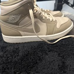 Jordan 1 Mid Legend Light Brown 7.5 