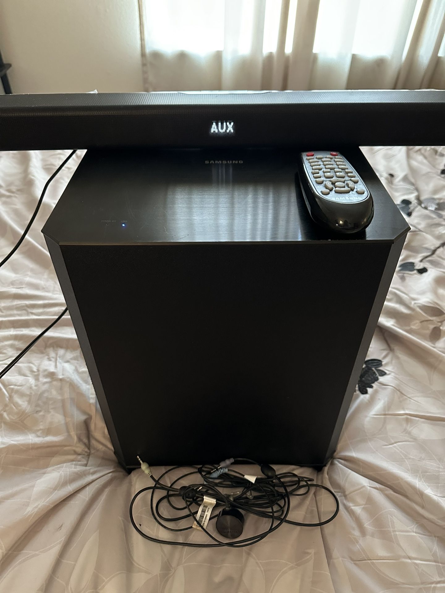 Samsung HW-H570 Soundbar + Wireless Subwoofer