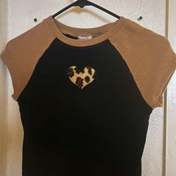 Nice Woman's Shirt Leapord Heart 