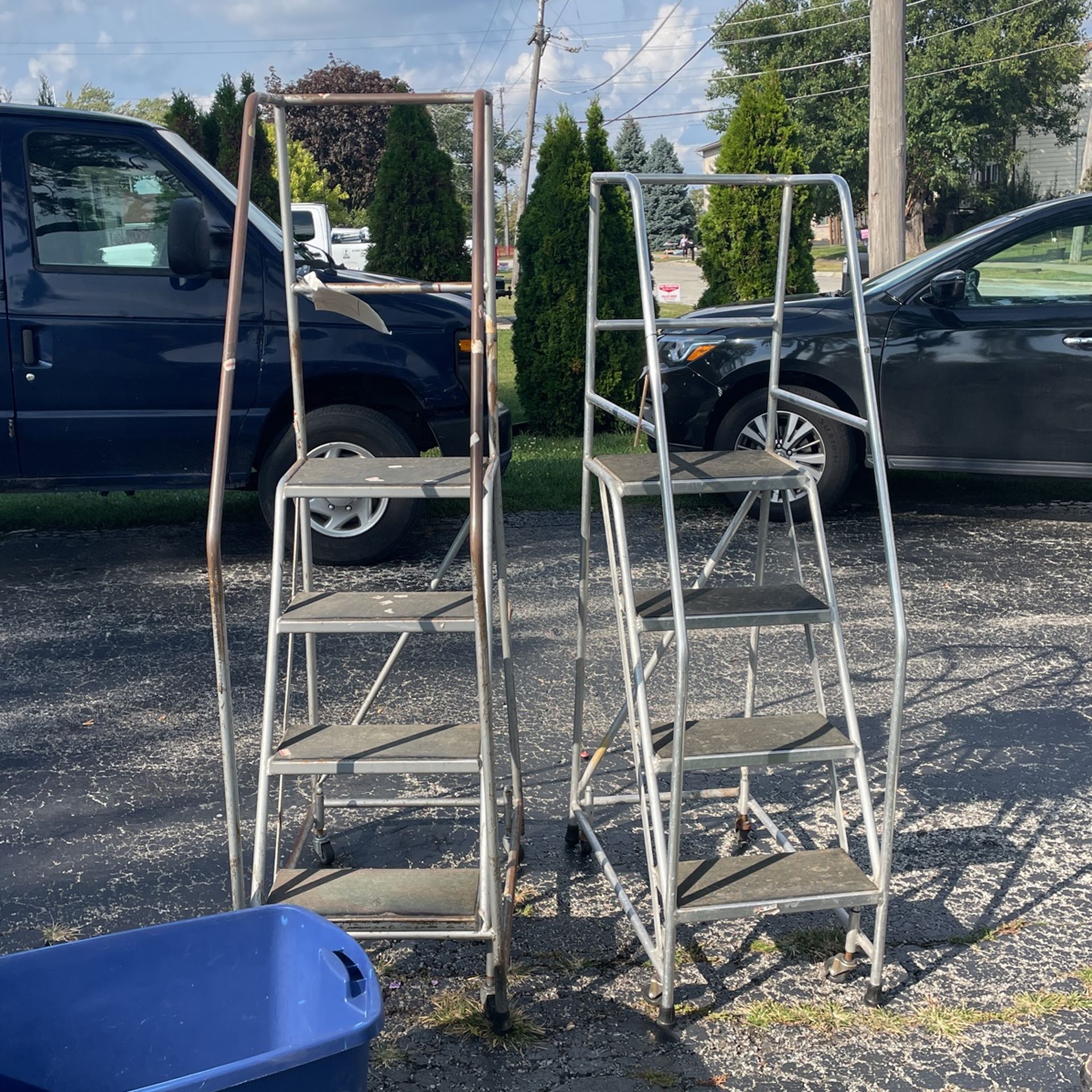 Store Ladders With Wheels