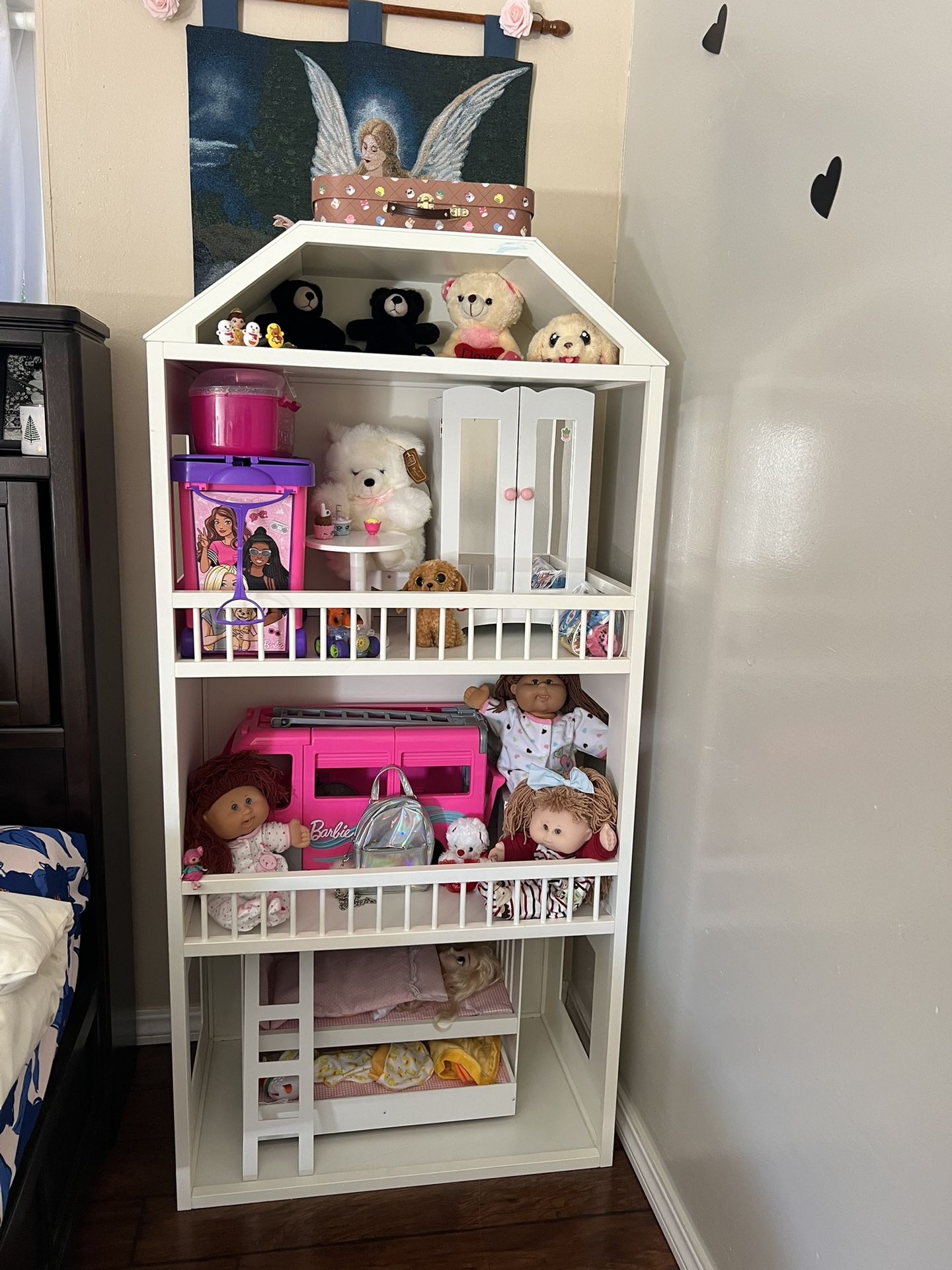 Tall Doll House With All Toys