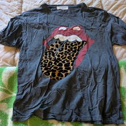 2 VINTAGE WOMENS TSHIRTS BAND SHIRTS