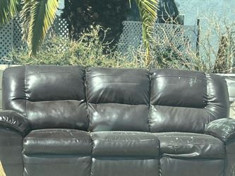 Free free free sofa