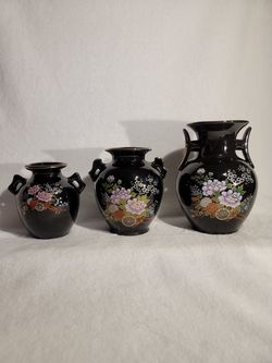 3 decorative vases