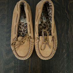 Minnetonka Kids Size 4 Moccasins Real Suede
