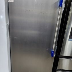FRIGIDAIRE GARAGE READY REFRIGERATOR WITH 1YEAR WARRANTY 1AÑO DE GARANTIA POR ESCRITO 